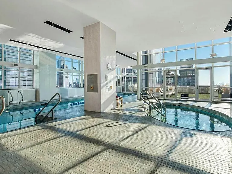 350 W 42nd St #17K — Photo 12