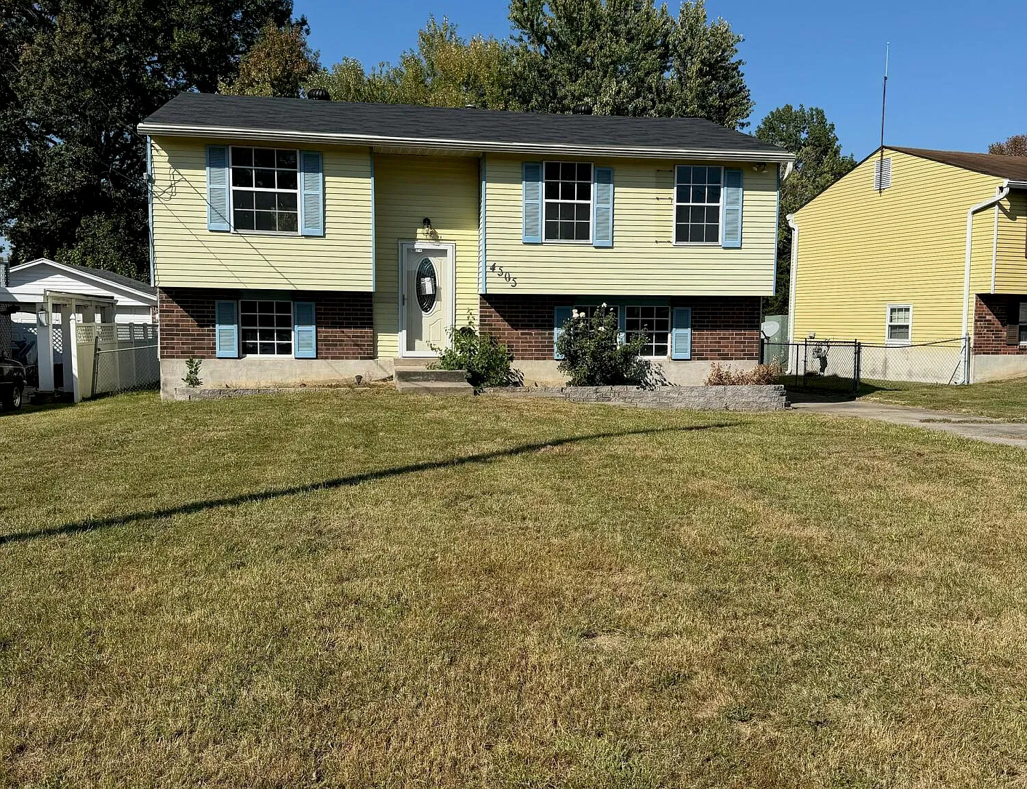 3 bed, 1.5 bath, 1852 sqft, $1,900 — Photo 1