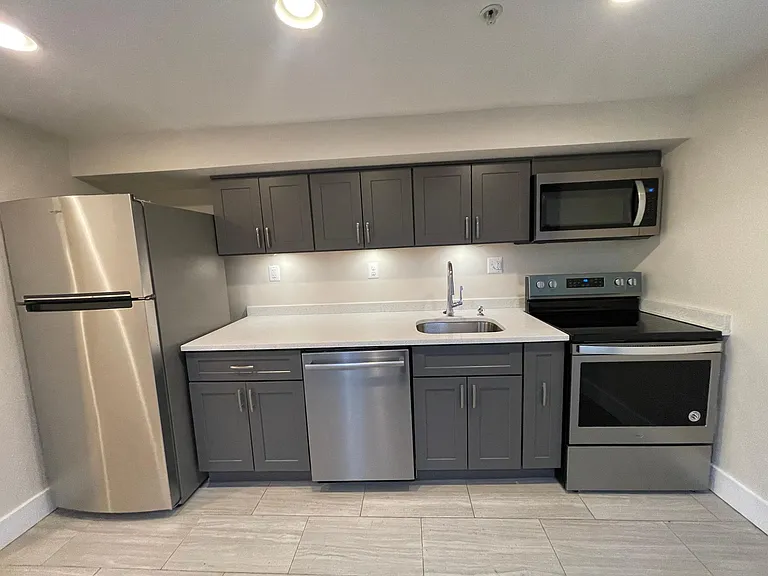 1022 4th St NE #BASEMENT — Photo 5