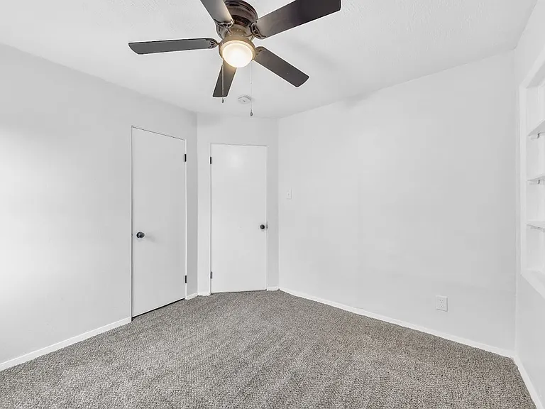 27151 Farringdon Ave — Photo 16