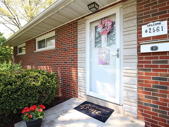 2nd image of 2561 Stratford Ln