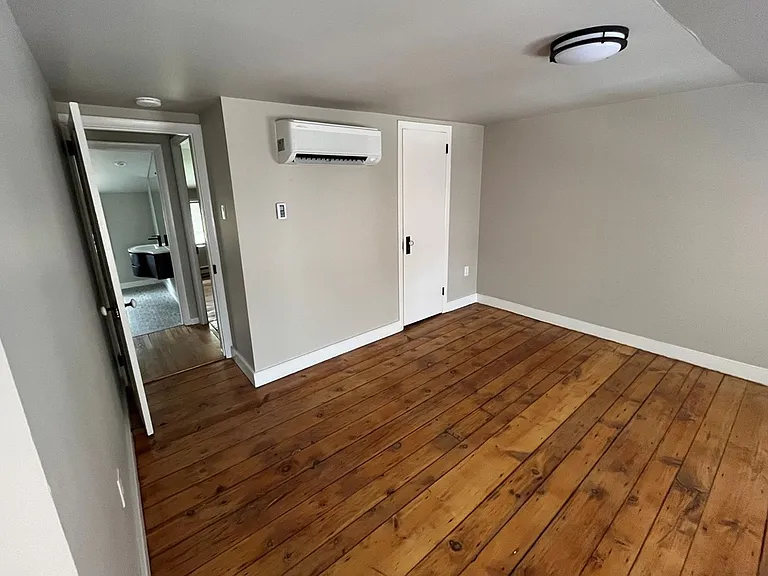 72 Howard Ave — Photo 8
