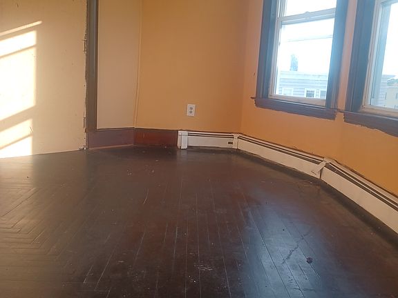 4th image of 210 Ash St #3
