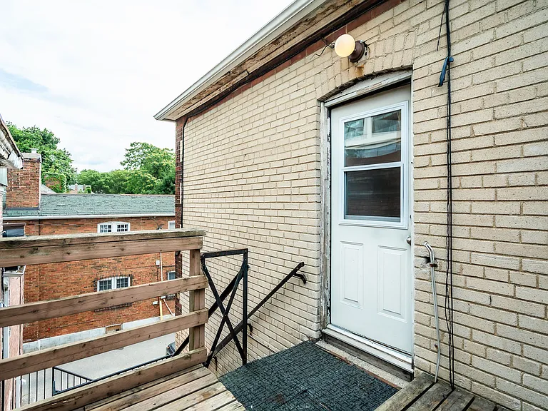 2107 Yonge St #2 — Photo 6