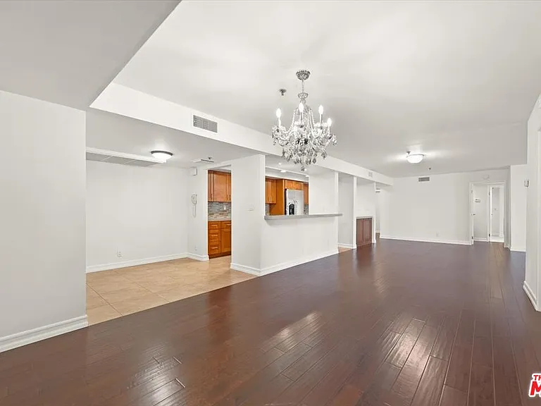 10660 Wilshire Blvd #705 — Photo 14