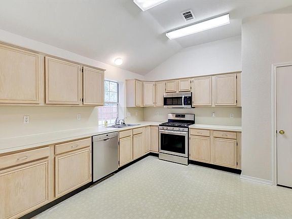 5th image of 2075 Tara Ct