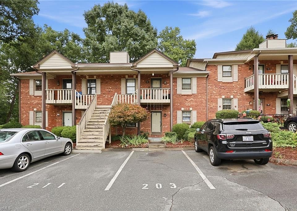 1st image of 203 Olde Vineyard Ct
