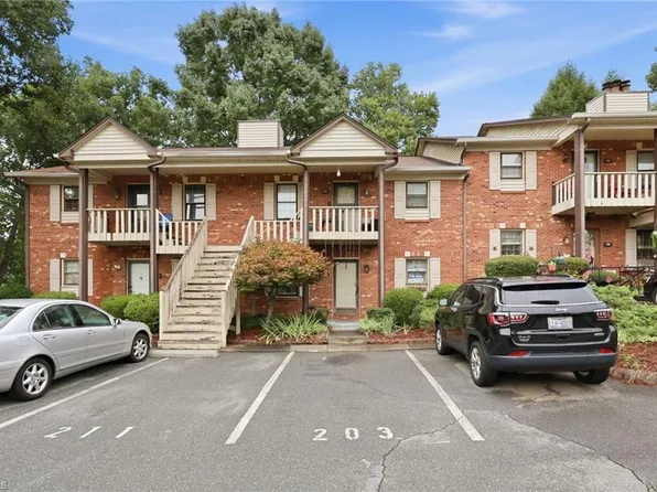 203 Olde Vineyard Ct, Winston Salem, NC 27104