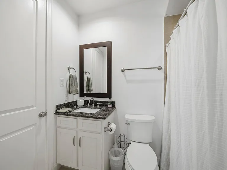 9435 London Bridge Sta — Photo 5