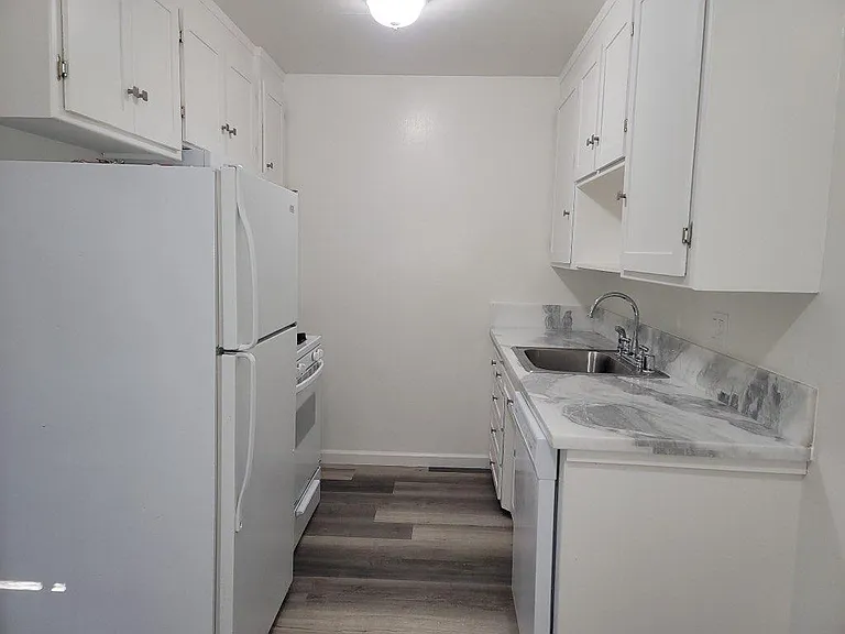 2405 F St — Photo 4