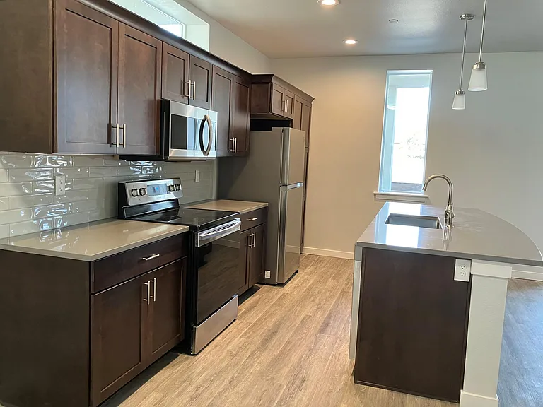 Heron's Edge Apartments — Photo 10