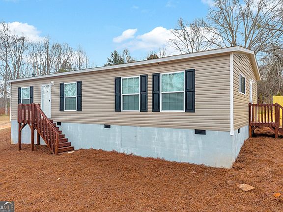 3rd image of 102 Meadowlark Ln