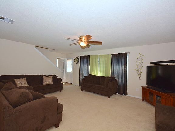 This room can accommodate large furniture.