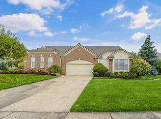 1345 Copper Cir, Rochester, MI 48306