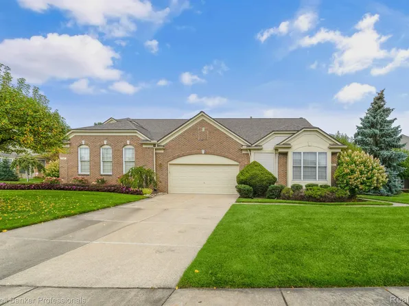 1345 Copper Cir, Rochester, MI 48306