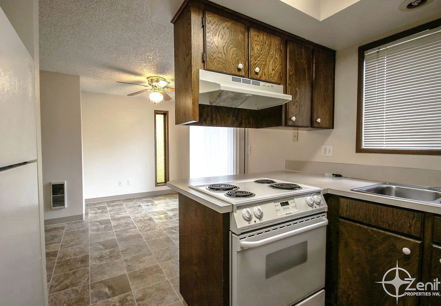 2 bed, 2.0 bath, 879 sqft, $1,595 — Photo 4