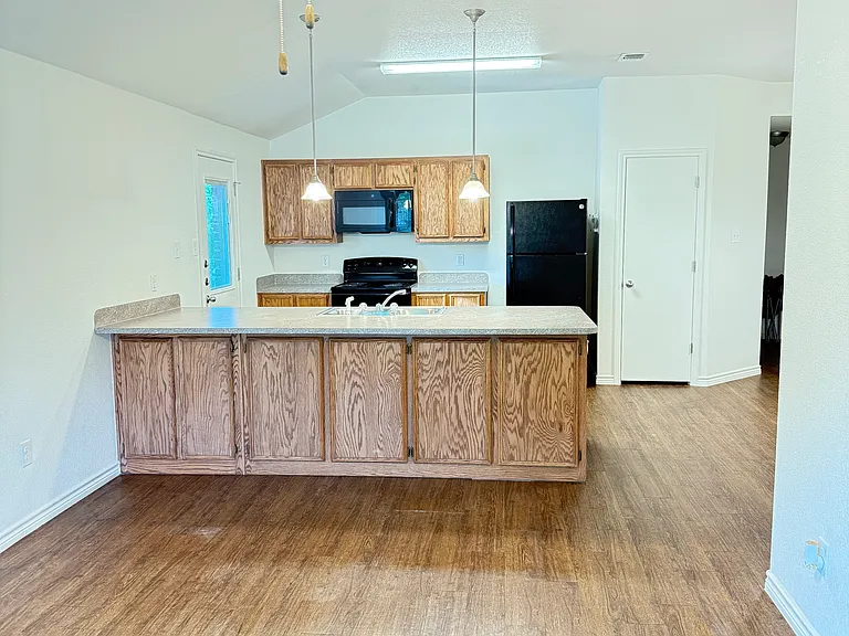 913 Ashwood St #A — Photo 5