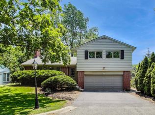 471 Highcrest Dr, Wilmette, IL 60091