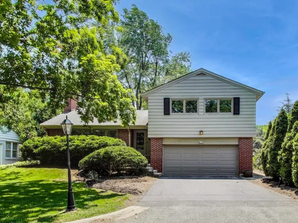 471 Highcrest Dr, Wilmette, IL 60091