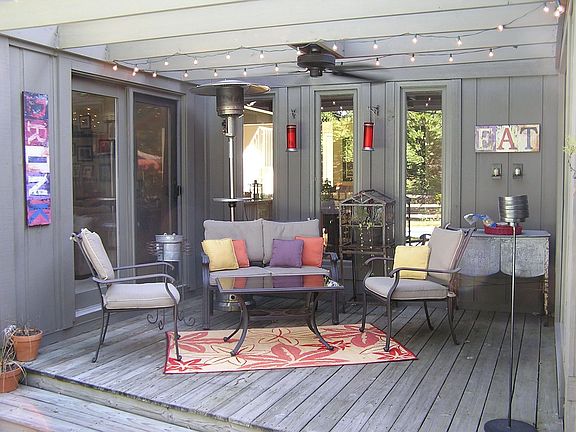 Nicely shaded cooled by pergola and outdoor ceiling fan! 