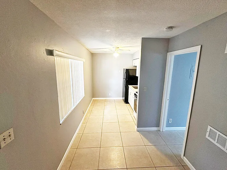 4030 NW 30th Ter — Photo 5