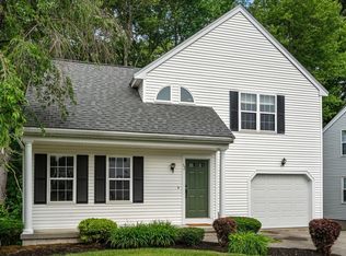 52 Meadowood Rd, North Andover, MA 01845