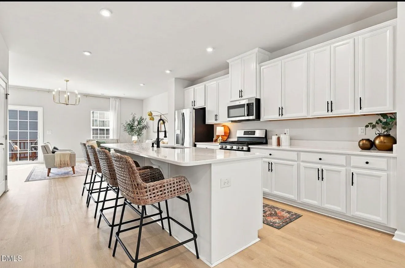 3 bed, 3.5 bath, 2217 sqft, $2,600 — Photo 3
