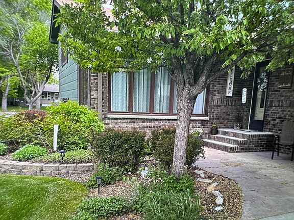 3rd image of 127 Elizabeth Dr