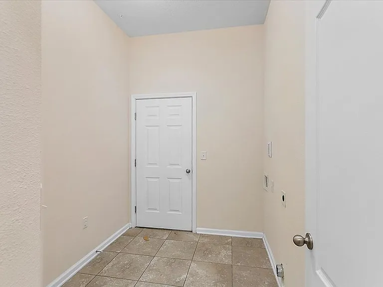 208 Larkin Pl #107 — Photo 3