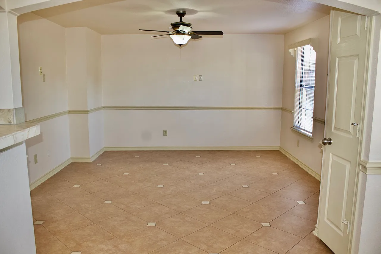 2 bed, 828 sqft, $1,650 — Photo 3