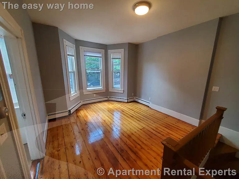 223 Broadway — Photo 7