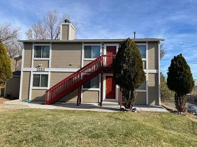 2 bed, 800 sqft, $1,300 — Photo 2