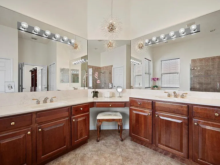 8203 Calterra Dr — Photo 29
