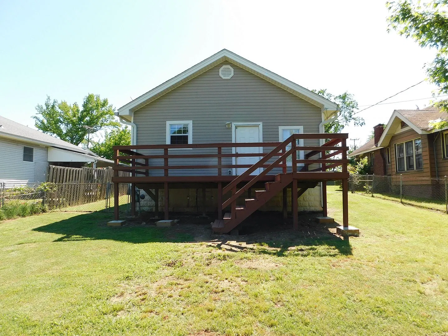 Cute 2 Bedroom 1 Bath House with Great Backyard — Photo 4