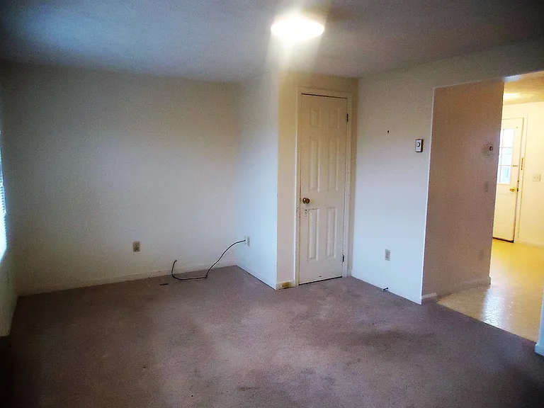 212 E Fairfax St — Photo 11