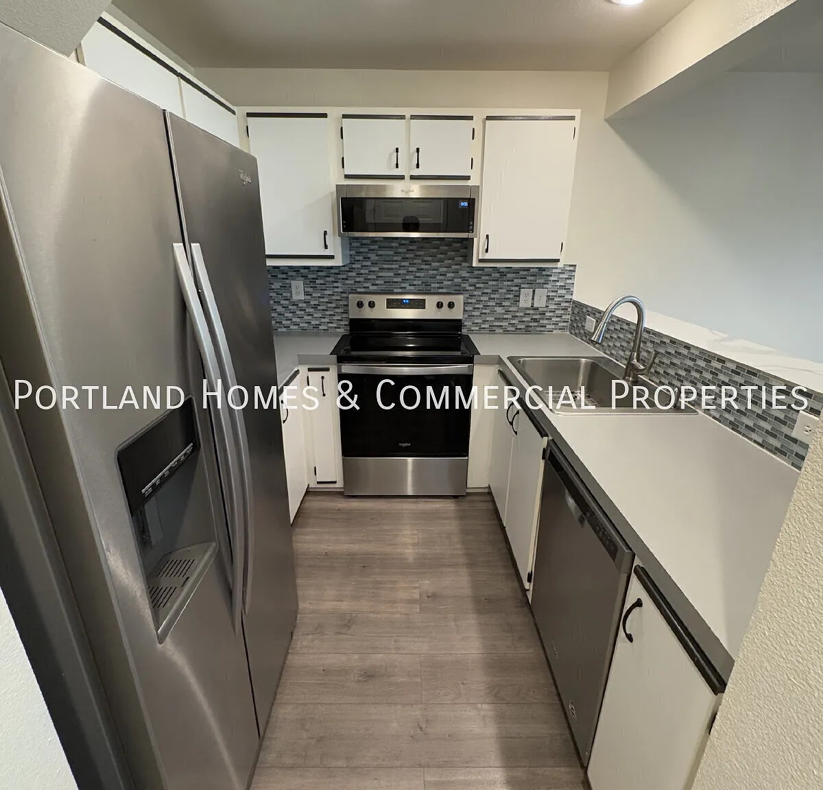 **Half Off Third Months Rent** 2 Bedroom Condominium — Photo 3