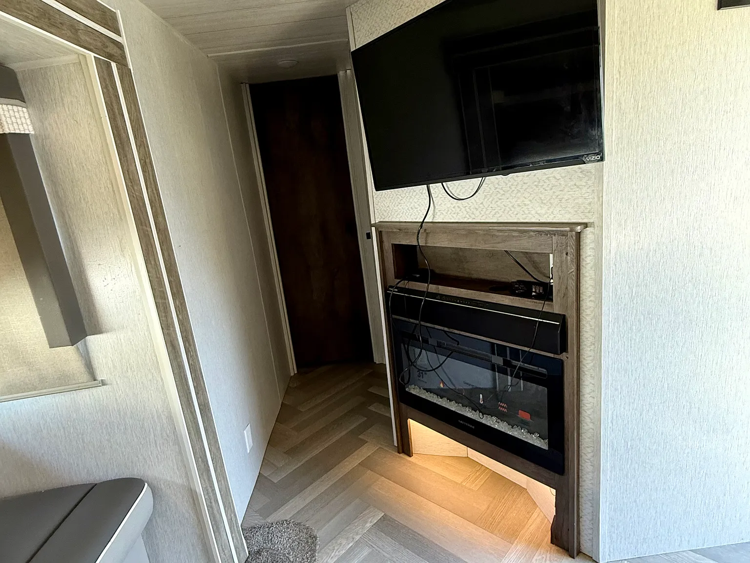 2 bed, $1,000 — Photo 2