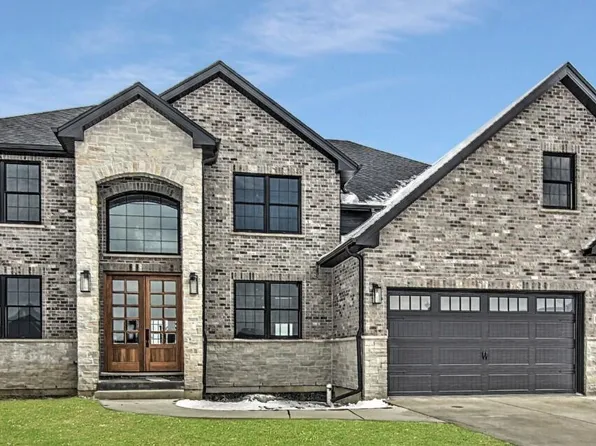 8138 Castle Dr, Munster, IN 46321