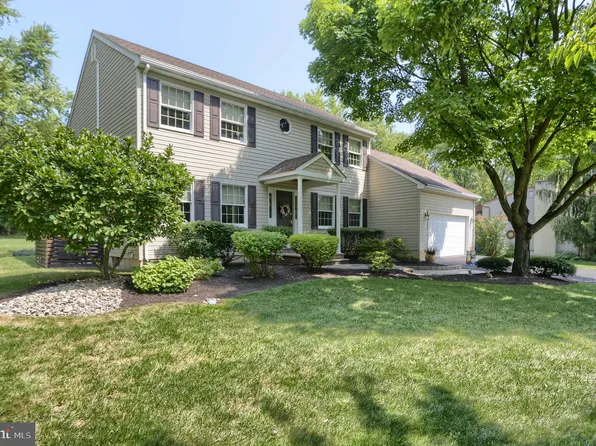 158 Woodland Dr, Doylestown, PA 18901