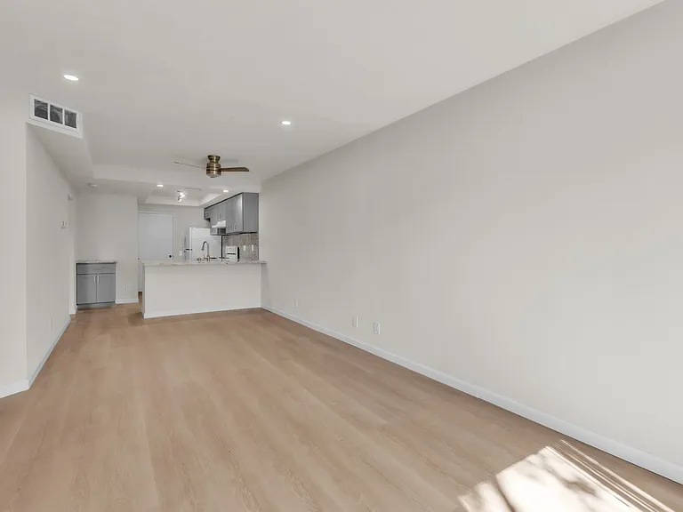 5226 Hemlock St #35 — Photo 6