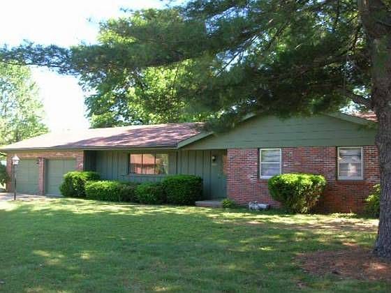 1st image of 902 Twin Lakes Dr