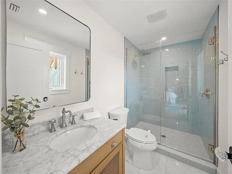 525 68th St — Photo 38