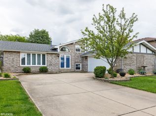 1225 Darin Dr, Lockport, IL 60441