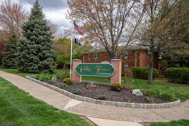 1st image of 1152 Valley Rd #2B