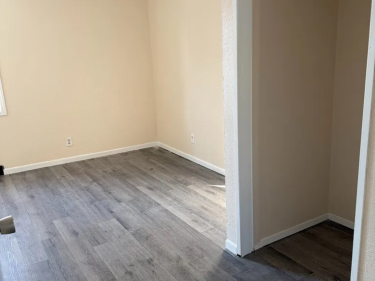 458 S Float Ave — Photo 16