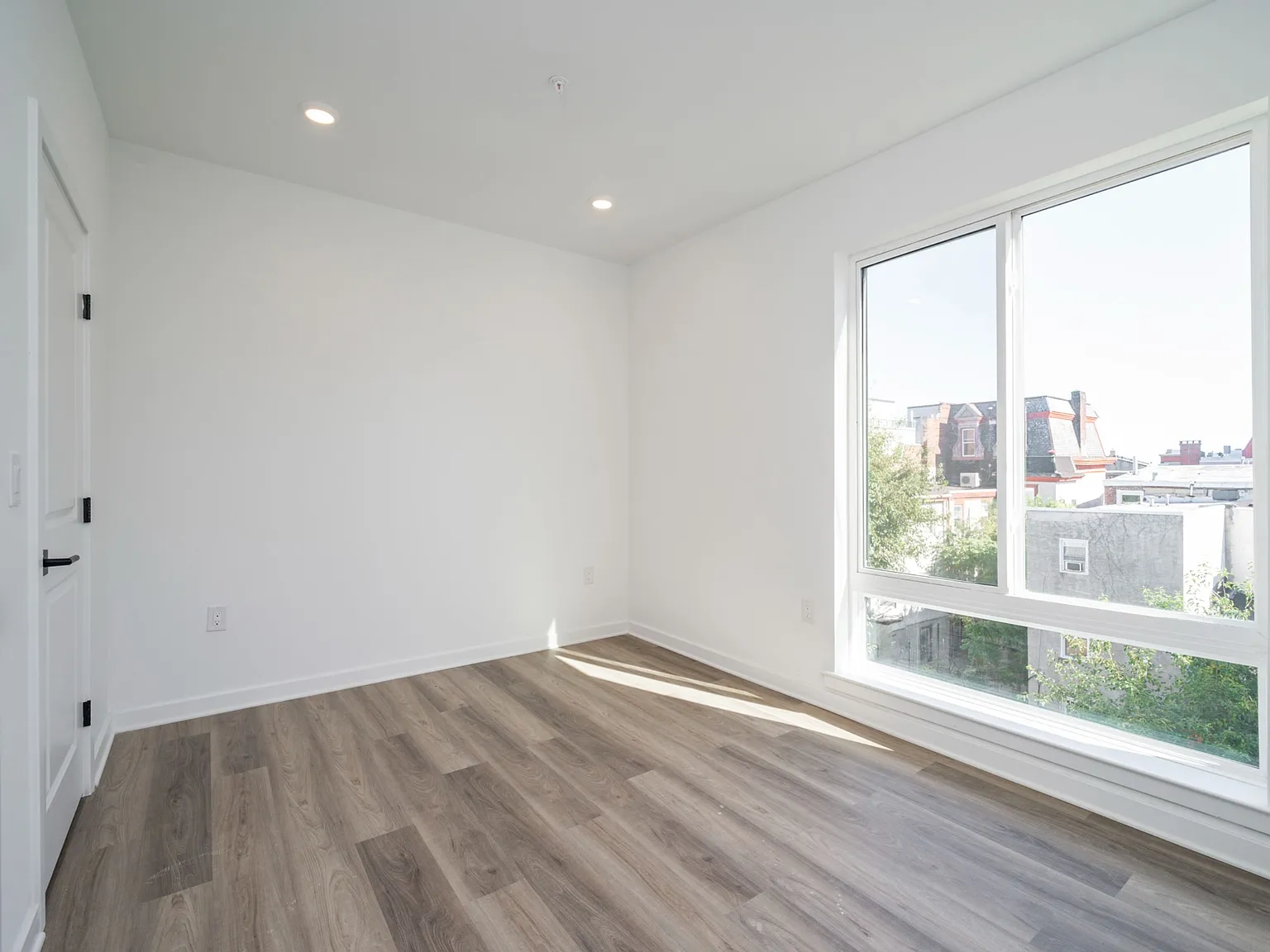 1514 Master St — Photo 4