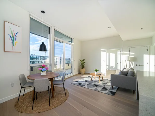 5212 Cambie St #506, Vancouver, BC V6B 2N4