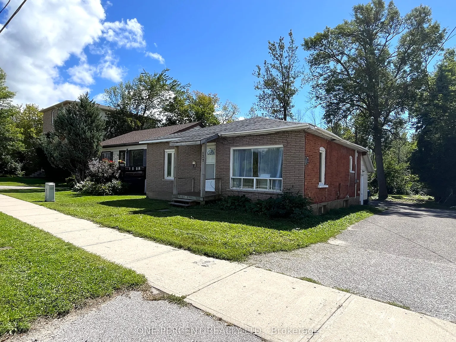 3 bed, $2,400 — Photo 2
