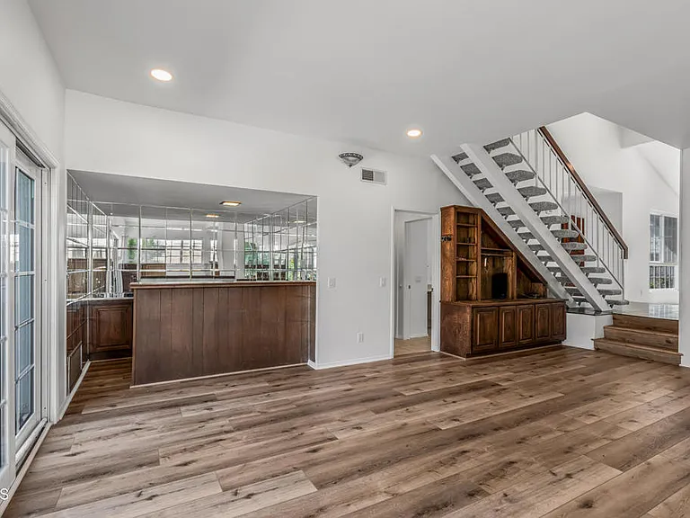 327 Bethany St — Photo 19