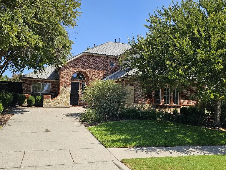 421 Long Cove Ct — Photo 2